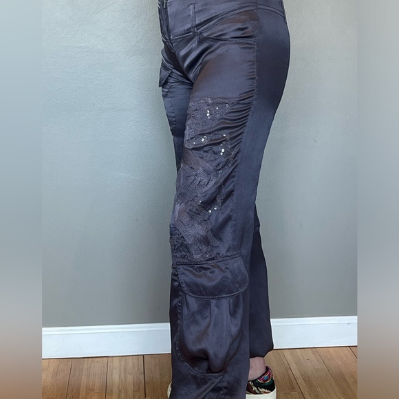 100% Silk Genie pants with Asian style embroidery - Picture 2 of 11